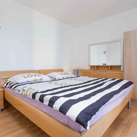 Apartment In Cervar Porat - Istrien 44232